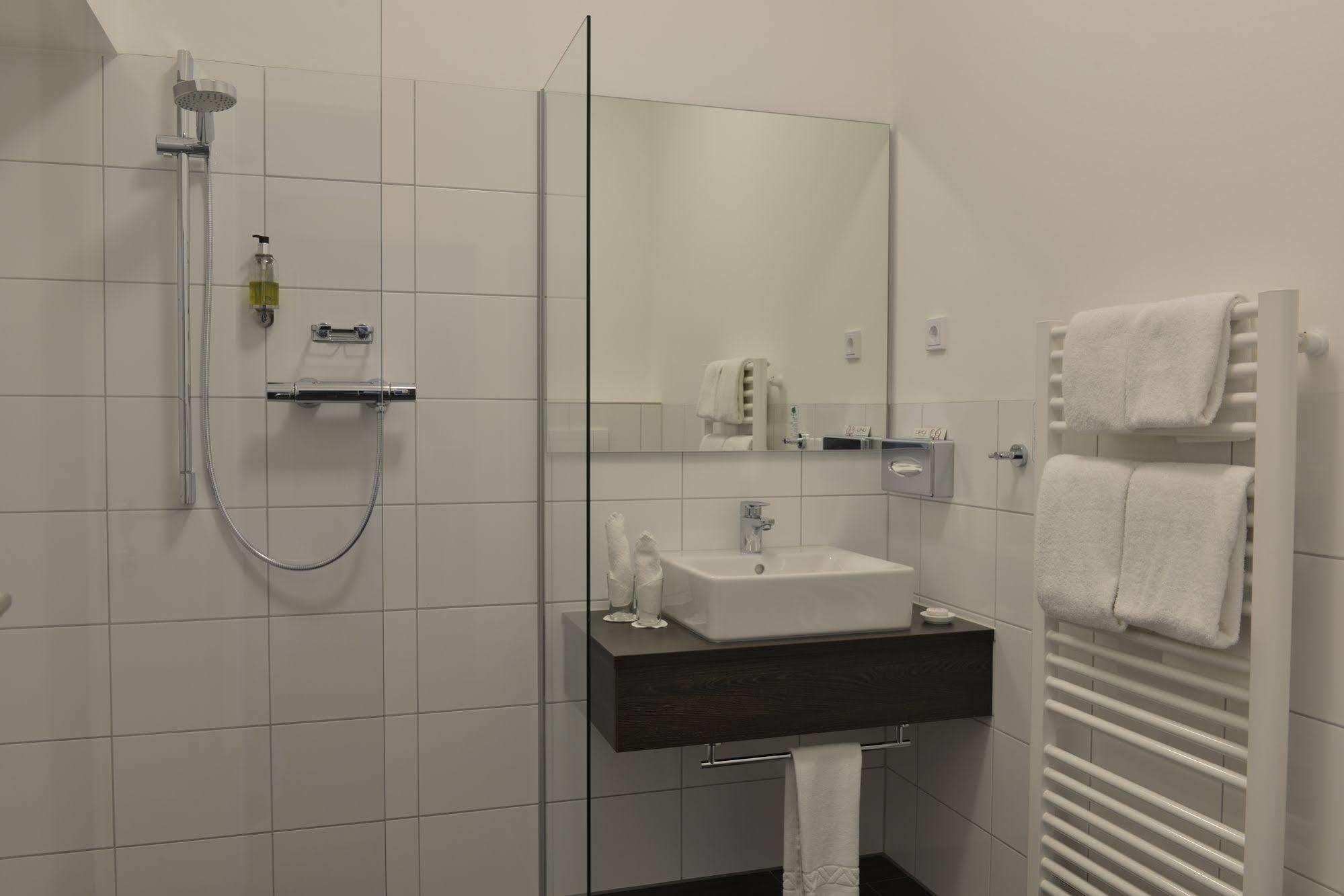 Uhu Gaestehaus Superior Köln Kültér fotó